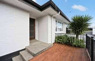 744 River Road, Chartwell