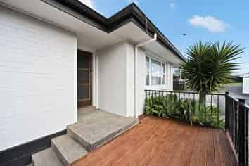 744 River Road, Chartwell