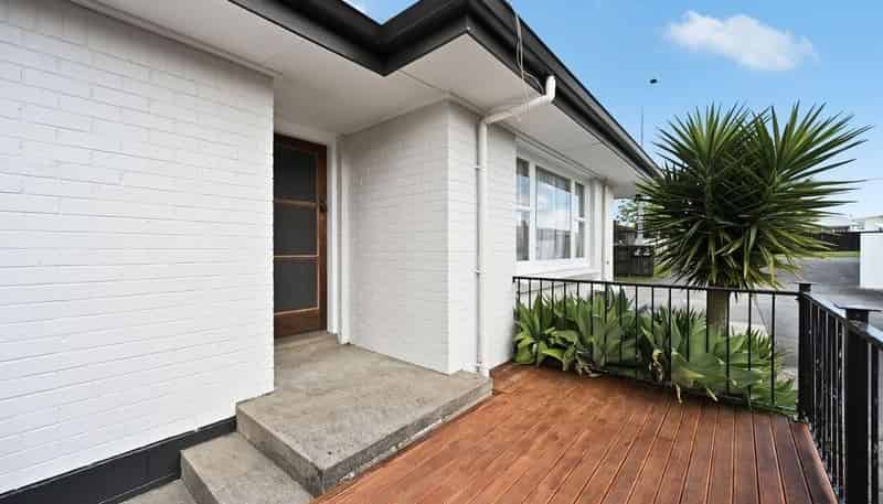 744 River Road, Chartwell