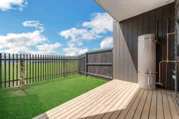 15/17 Barneys Farm Road, Clendon Park