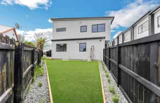 15/17 Barneys Farm Road, Clendon Park