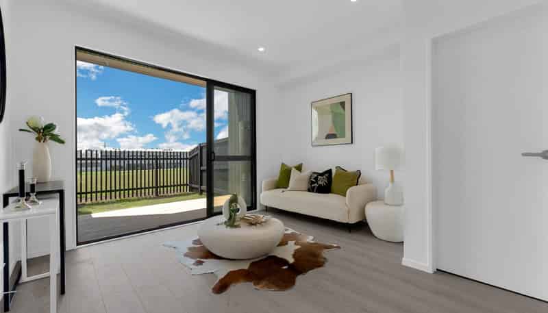 15/17 Barneys Farm Road, Clendon Park