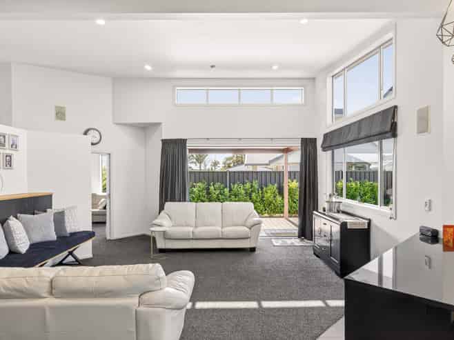 15 Pohutukawa Grove, Lytton West