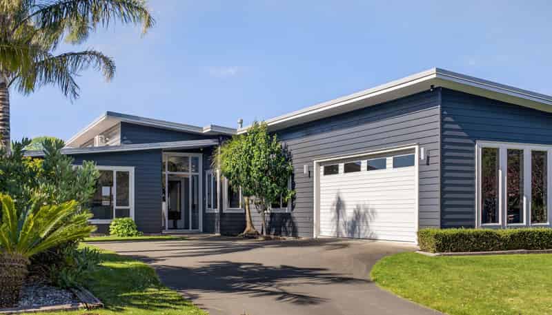 15 Pohutukawa Grove, Lytton West