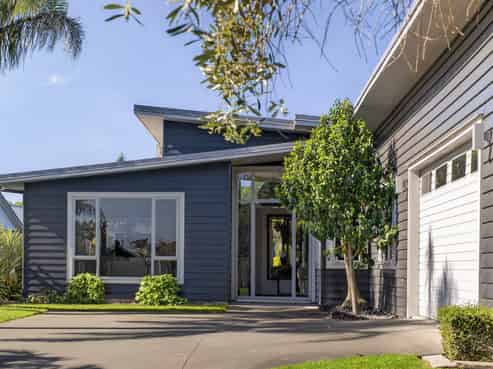 15 Pohutukawa Grove, Lytton West