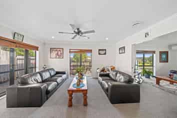 4 Castlehill Court, Wattle Downs