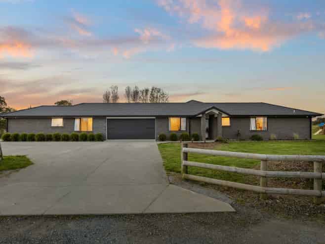 1347 State Highway 16, Waimauku