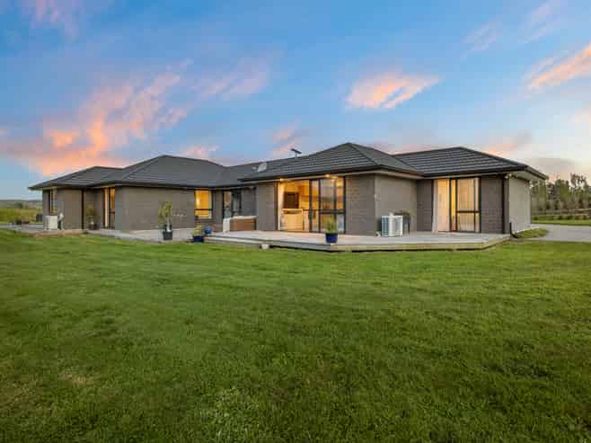 1347 State Highway 16, Waimauku