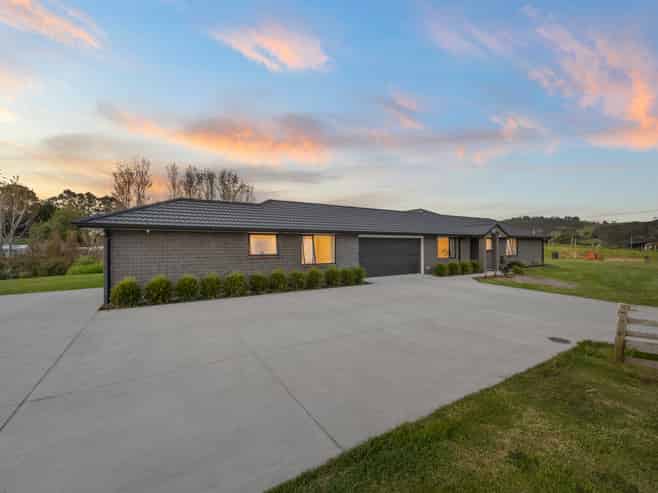 1347 State Highway 16, Waimauku