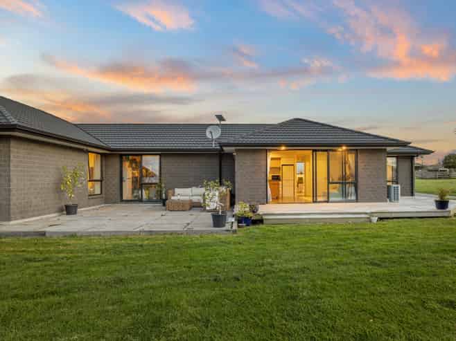 1347 State Highway 16, Waimauku