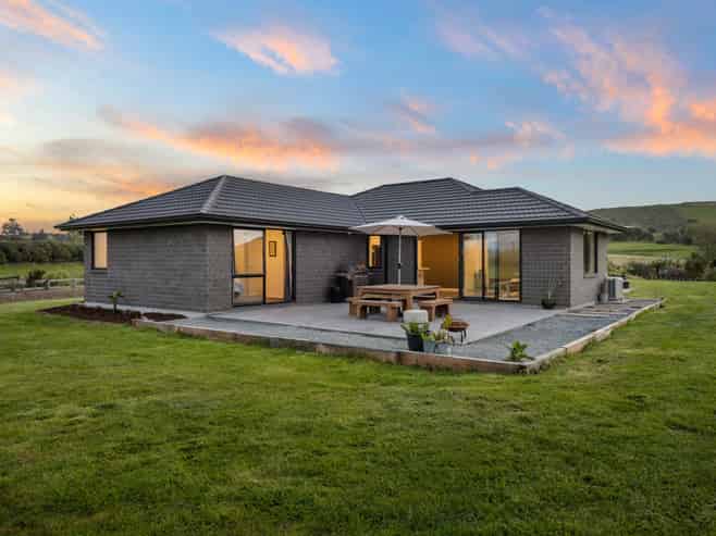 1347 State Highway 16, Waimauku