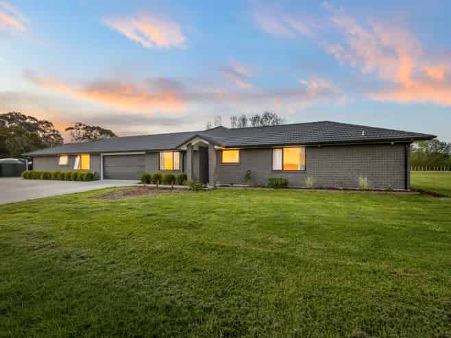1347 State Highway 16, Waimauku
