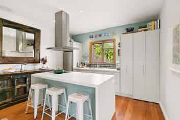 538 Broadway, Strathmore Park