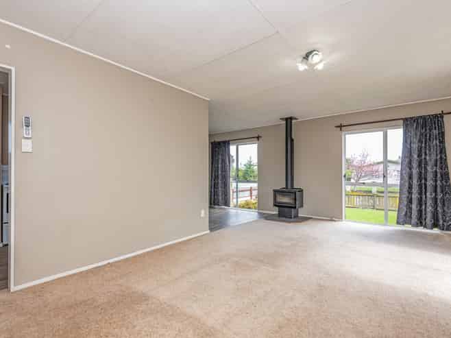 40 Geraldine Crescent, Cloverlea