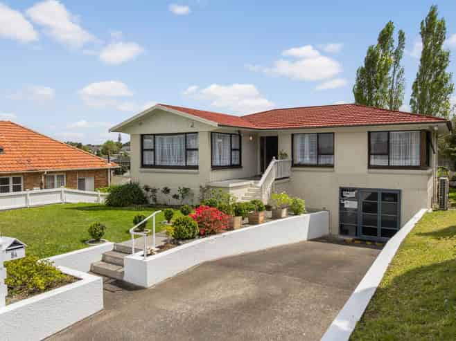 84 Tiverton Road, New Windsor