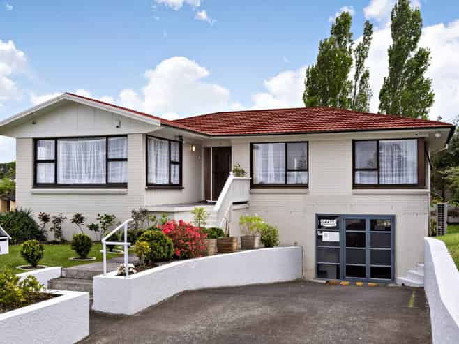 84 Tiverton Road, New Windsor