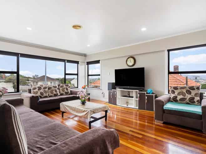 84 Tiverton Road, New Windsor