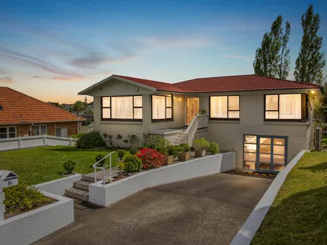 84 Tiverton Road, New Windsor