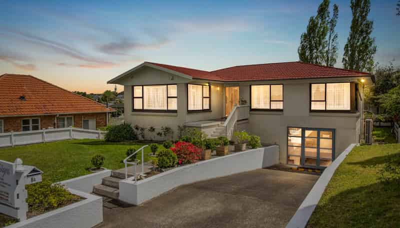 84 Tiverton Road, New Windsor