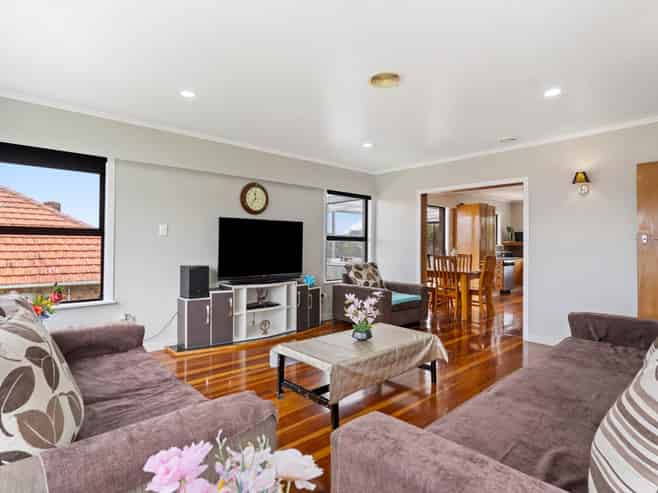 84 Tiverton Road, New Windsor