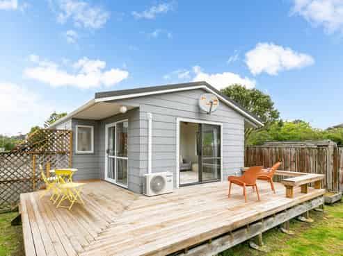 8A Tarawera Road, Johnsonville