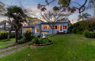 1 Westbourne Road, Murrays Bay