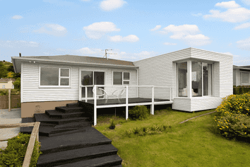 7 Bowes Crescent, Strathmore Park