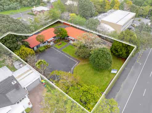 Substantial site on medical golden mile