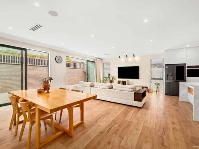 31 Surf View Crescent, Red Beach