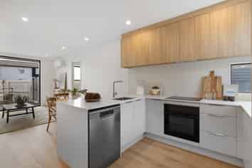 2/2 Courtenay Street, Saint Albans