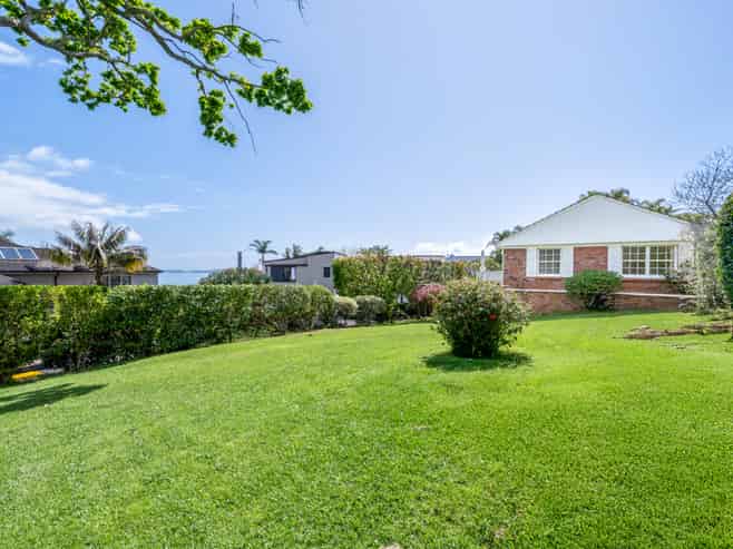 8 Pleasant Place, Mellons Bay