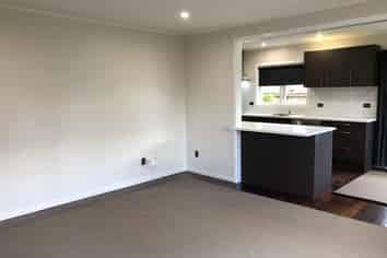 9 Beach Road, Te Atatu Peninsula