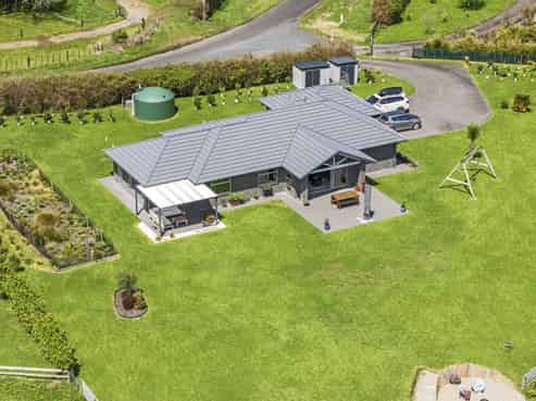 210 Maude Road, Kaimiro