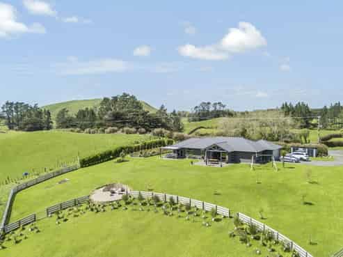 210 Maude Road, Kaimiro