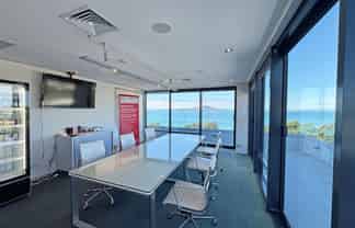 TERRIFIC TAKAPUNA OFFICE WITH STUNNING VIEWS
