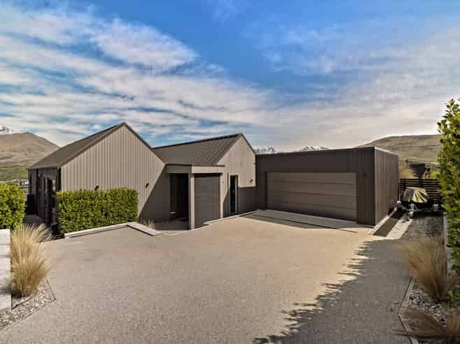 17 Falconer Rise, Jacks Point