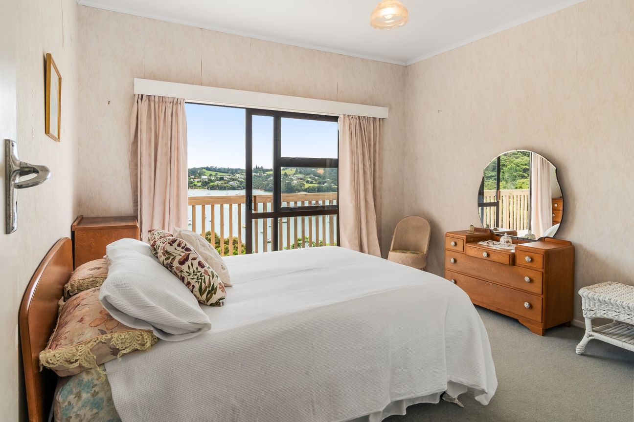 Opportunity knocks in Opua - Mehr