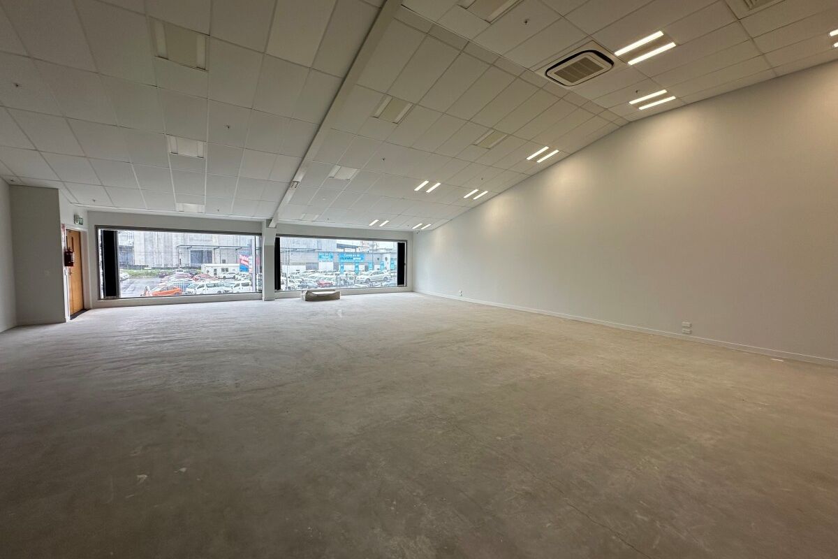 Modern Office Space in Prime Fringe Location - Vista 5