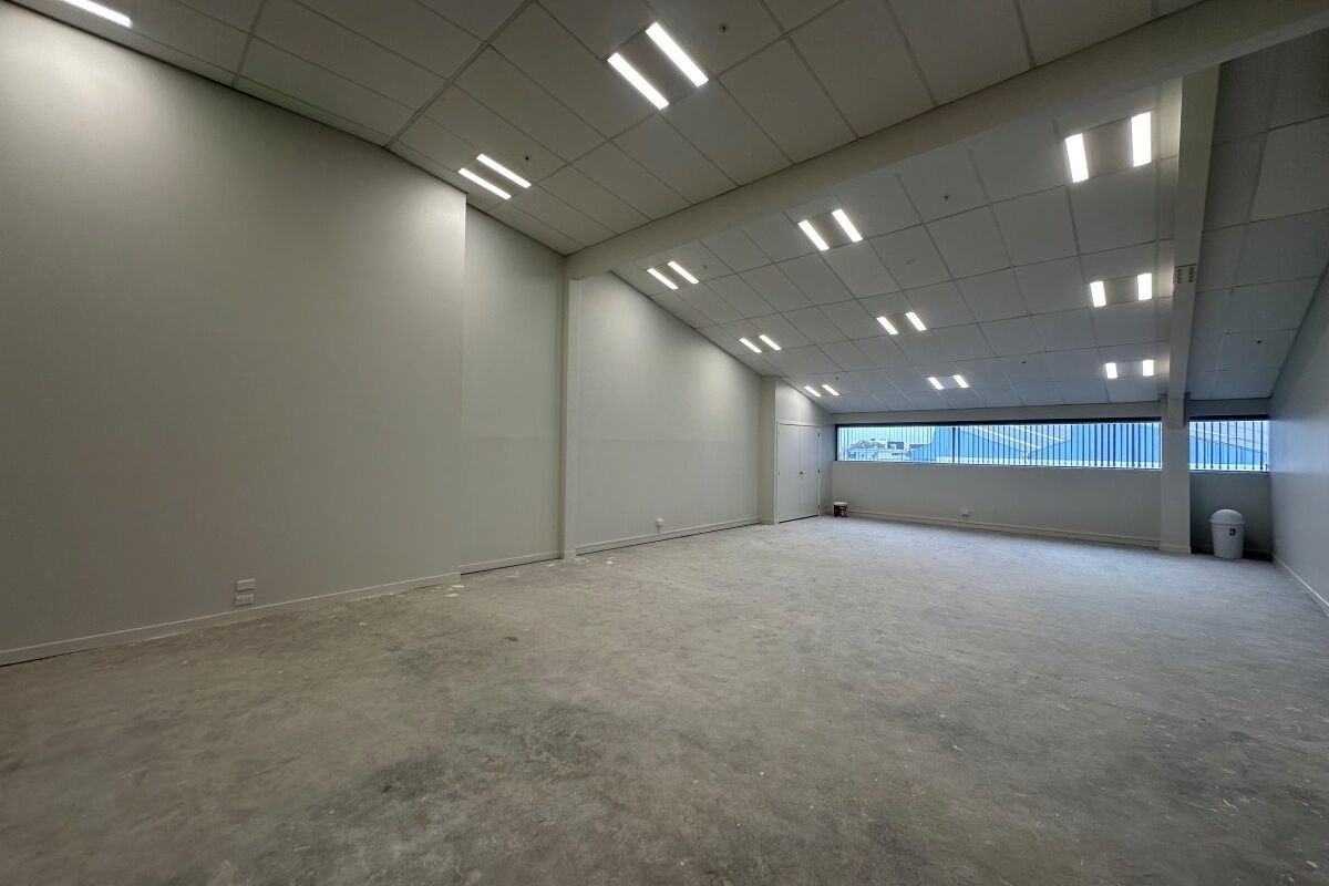 Modern Office Space in Prime Fringe Location - Vista 4