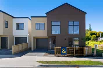 11 Taipahitini Road, Karaka