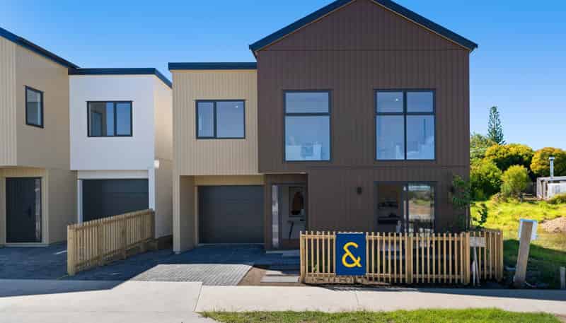 11 Taipahitini Road, Karaka