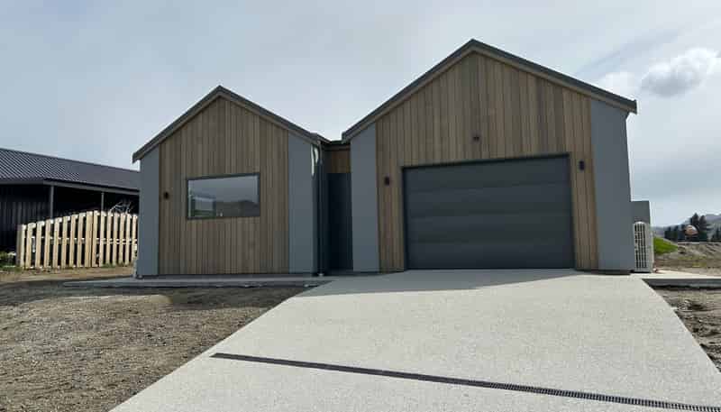12 Gladbrook St, Wanaka