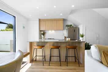 2/102 Swayne Road, Cambridge