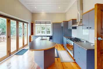 540 Pioneer Highway, Highbury