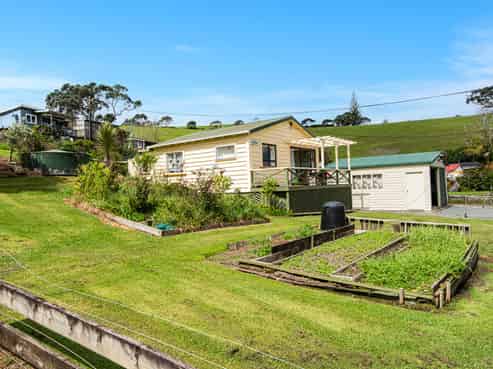 8 Hugh Barron Way, Whananaki