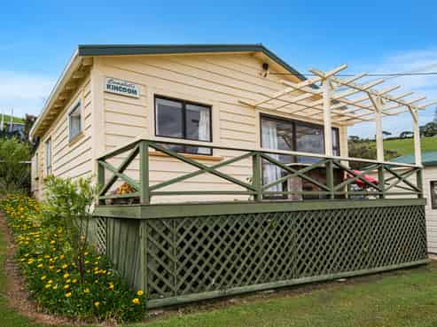 8 Hugh Barron Way, Whananaki