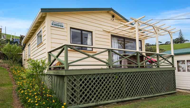 8 Hugh Barron Way, Whananaki