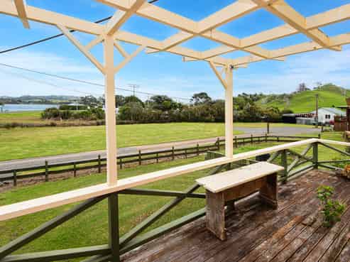 8 Hugh Barron Way, Whananaki