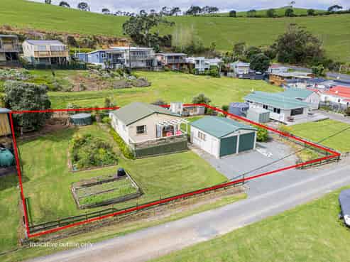 8 Hugh Barron Way, Whananaki
