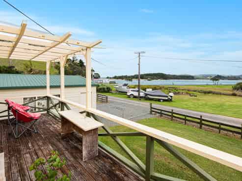 8 Hugh Barron Way, Whananaki